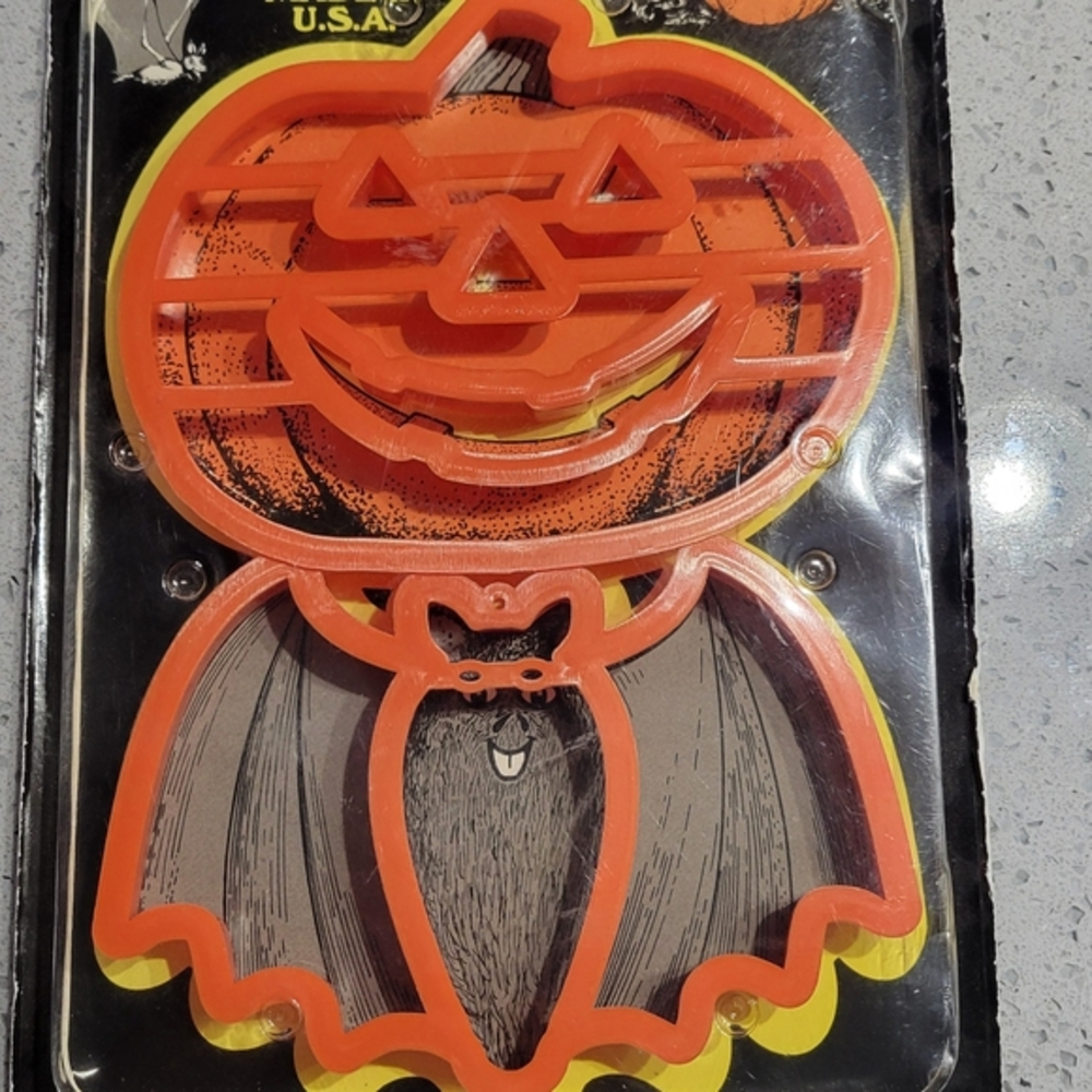 Vintage Halloween Pumpkin and Bat Cookie Cutter